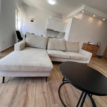 Expansive By Tok Apartment Golem (Tirana)