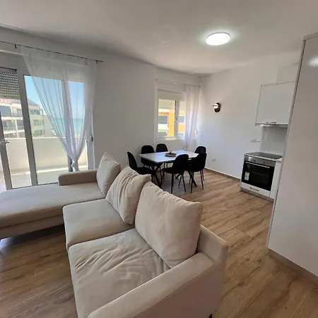 Expansive By Tok Apartment
