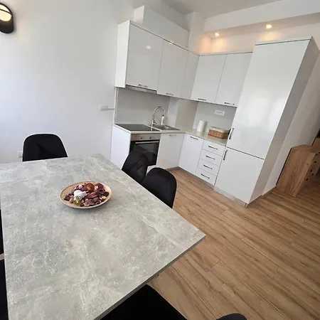 Apartment Expansive By Tok *