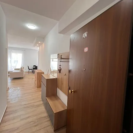Expansive By Tok Apartment Golem (Tirana)