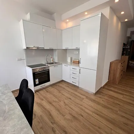 Apartment Expansive By Tok