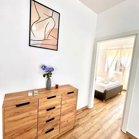 Apartment Expansive By Tok Golem (Tirana)