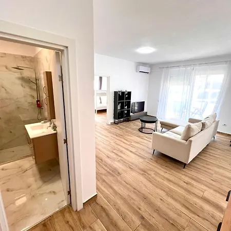 Expansive By Tok Apartment