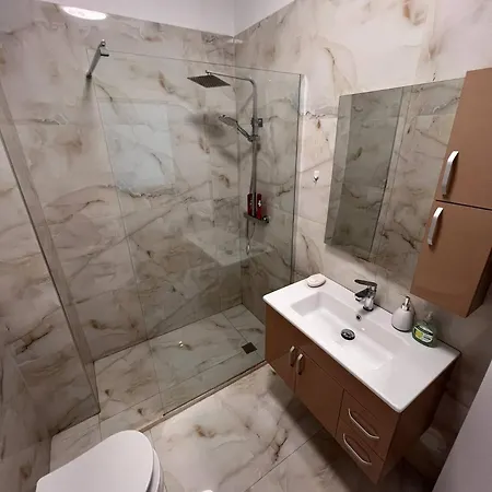 Expansive By Tok Apartment